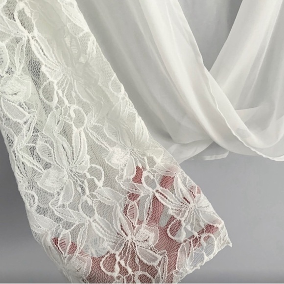 Honey Punch Vintage Lace Bell-Sleeve Top in white. Size Medium. - Picture 8 of 8